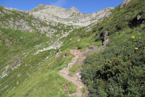 Sentiero che sale ai Laghi Scuri